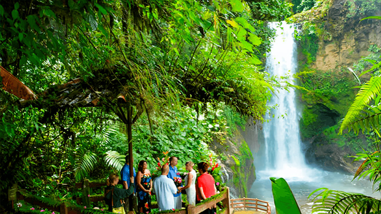 poas volcano & la paz waterfalls tour